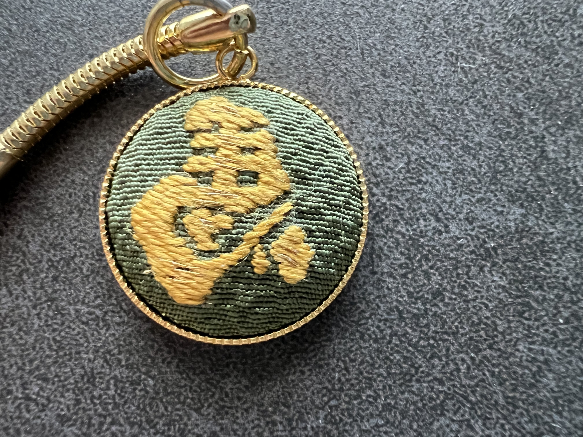 加賀繍 石川が育てた「立体に光る」刺繡の物語